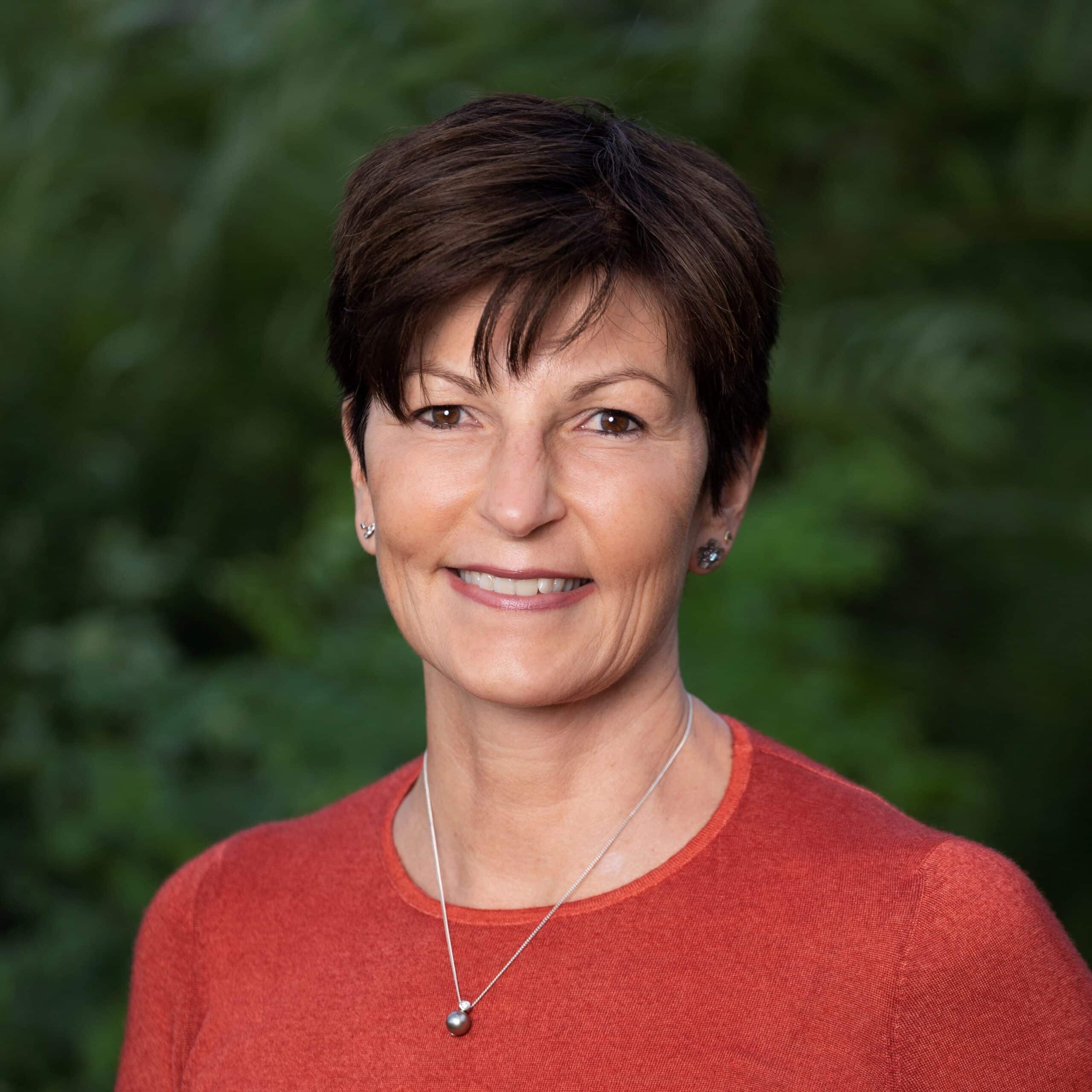 Lindsay_head shot Countdown